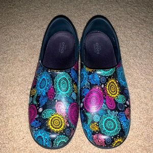 Women’s Neria Pro ll graphic clogs by Crocs